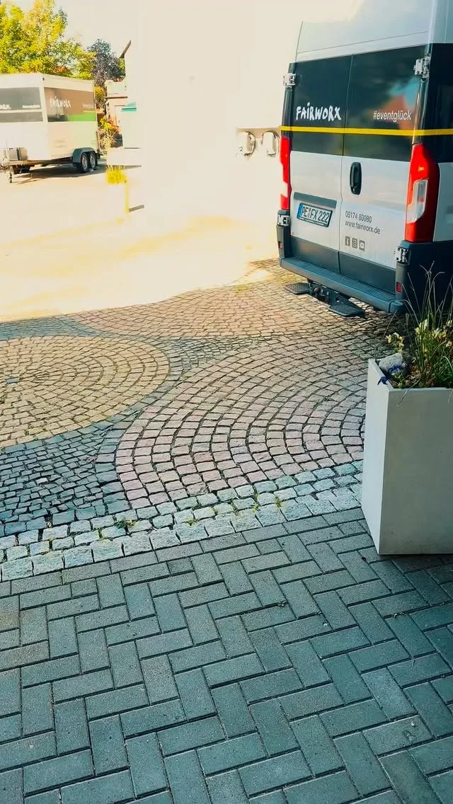 Mit vielen Händen, guter Laune und jeder Menge Herzblut wird es am Ende ein unvergessliches Event. ☀️🤍

Das Alles mit unserer Lieblings-Crew . 💪✨

#eventplanung #fairworx #teamwork #sommerfeeling #eventprofis